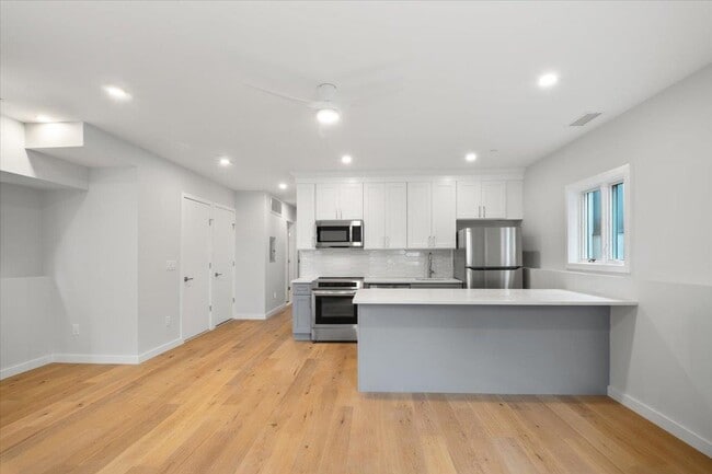 Building Photo - 46 Hudson St