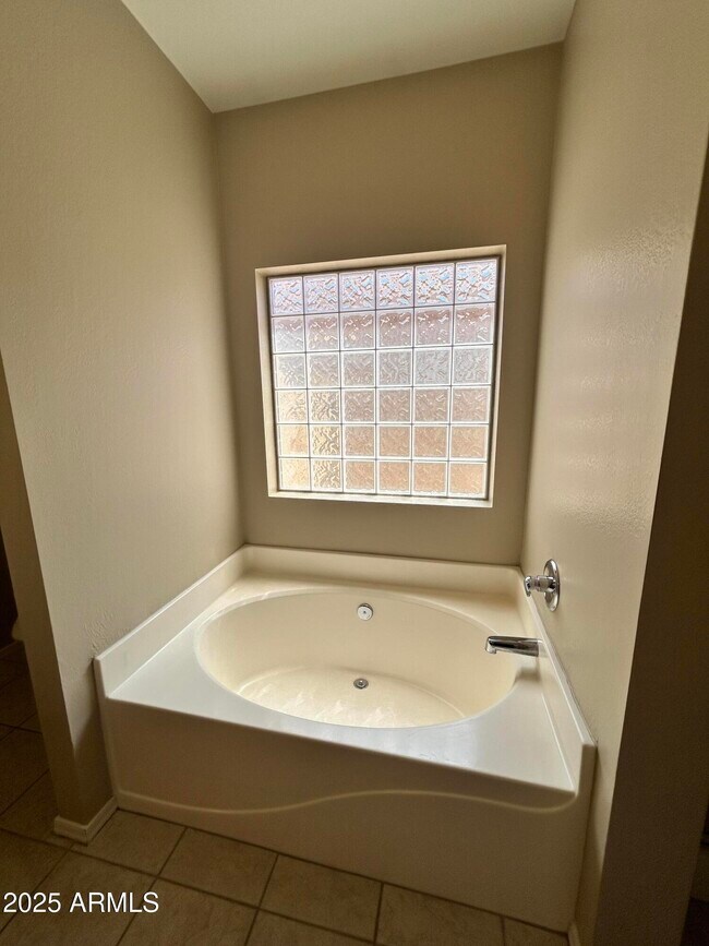 Building Photo - 9817 W Las Palmaritas Dr