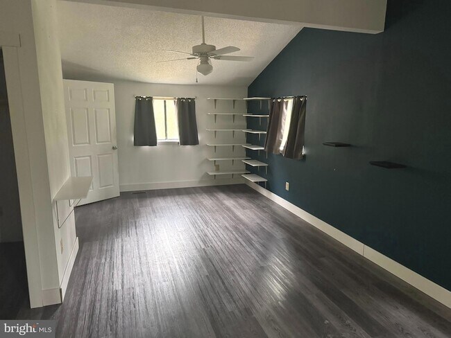 Building Photo - 126 Oasis Lane