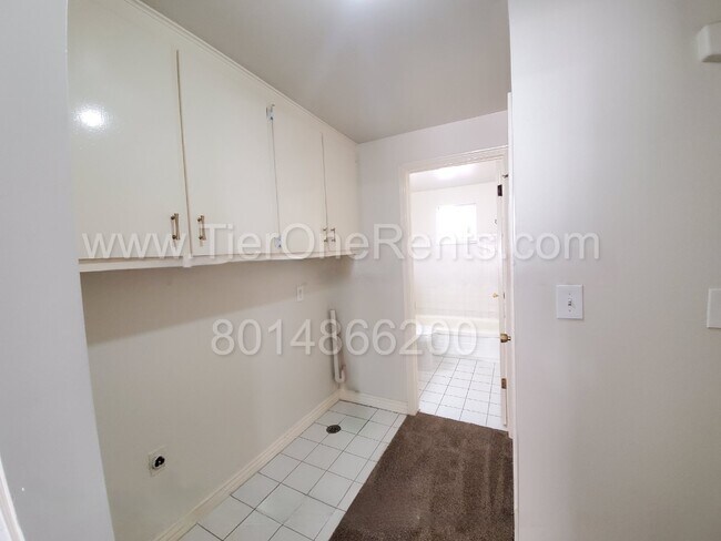 Building Photo - NO DEPOSIT option available for qualified ...