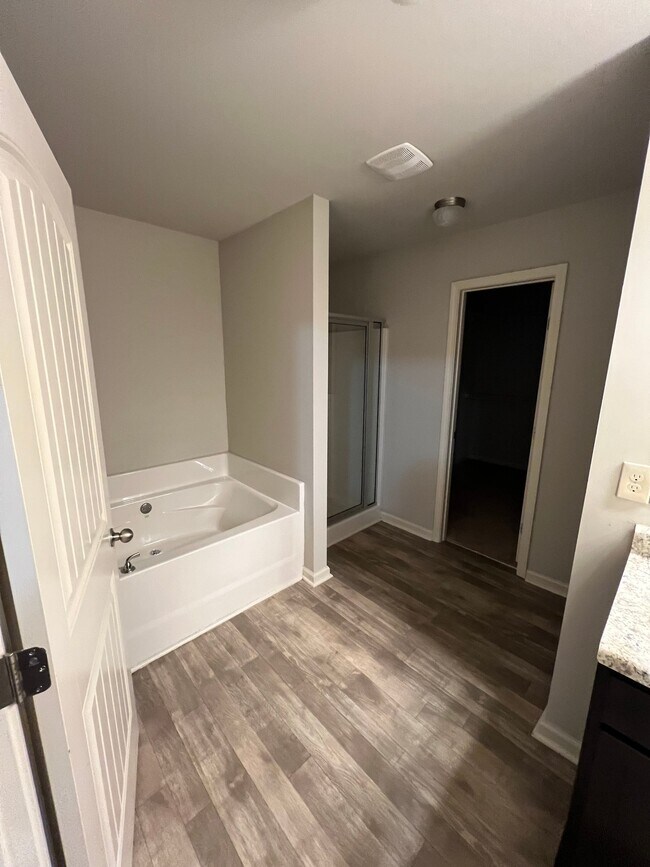 Building Photo - 229 Turtle Creek Dr