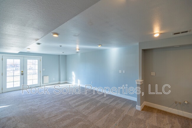 Building Photo - 312 S Ave B-6
