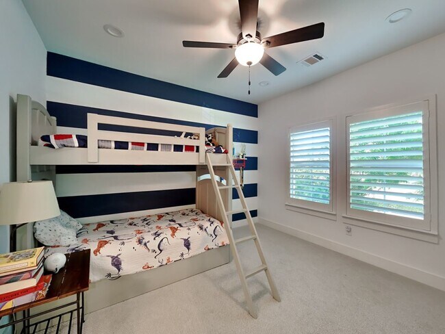 Building Photo - IMMACULATE HOME IN UNIVERSITY HEIGHTS! UPD...