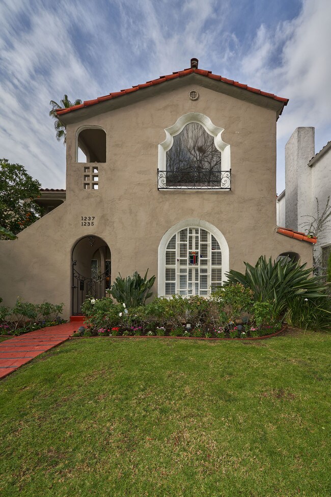 Building Photo - 1235 Hi Point St