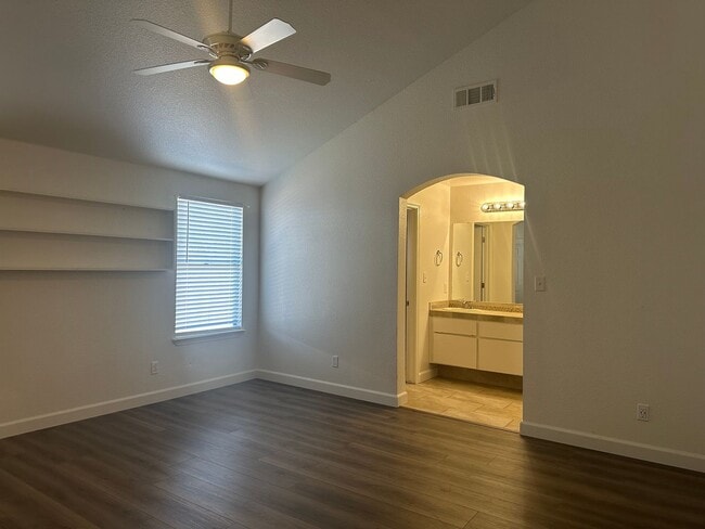 Building Photo - Completely remodeled home near Mountain Vi...