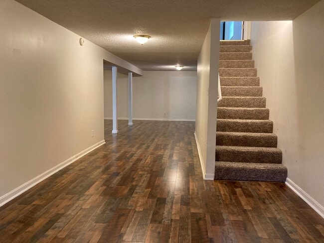 Building Photo - 1209 Williamsburg Dr