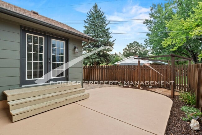 Building Photo - 1024 Pike Dr