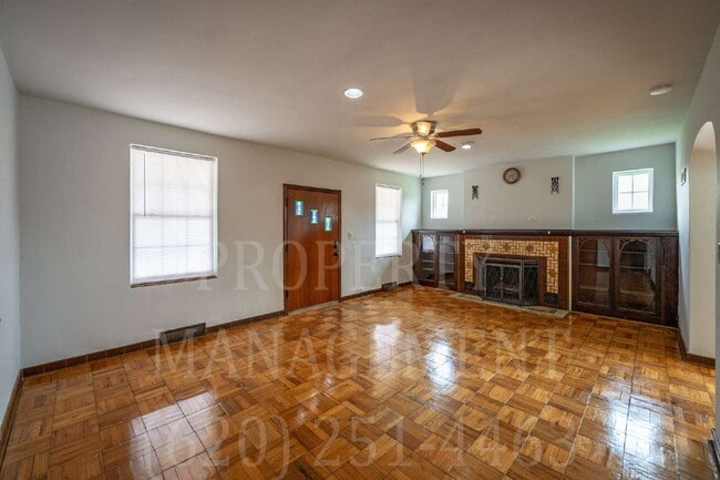 Building Photo - Spacious 4-Bedroom 2-Bathroom Home