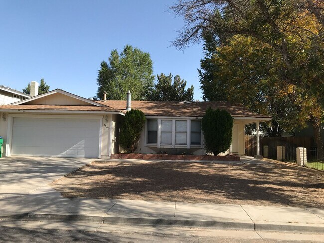 Building Photo - 4 Bedroom in South Reno