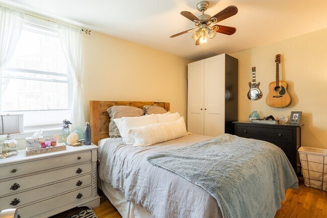 Building Photo - 328 Beacon St