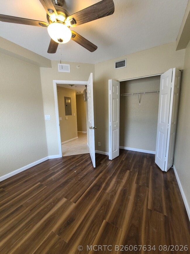 Building Photo - 1165 Golden Lakes Blvd