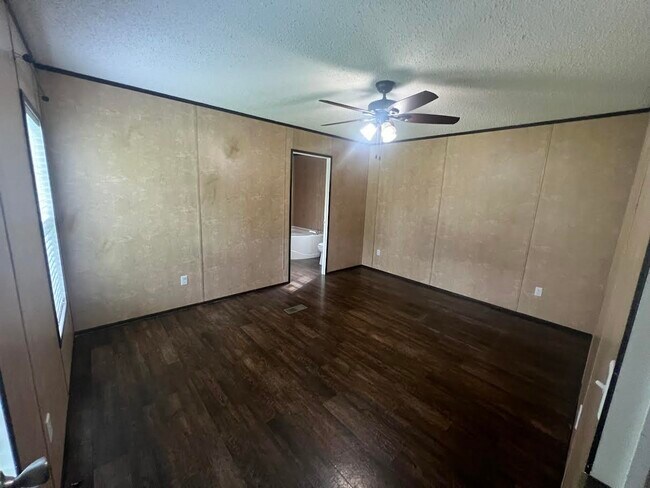 Building Photo - 1706 Southport Blvd