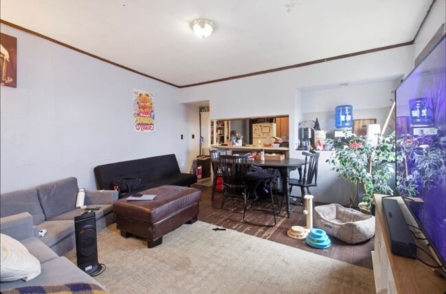 Building Photo - 2342 Stratford Ave