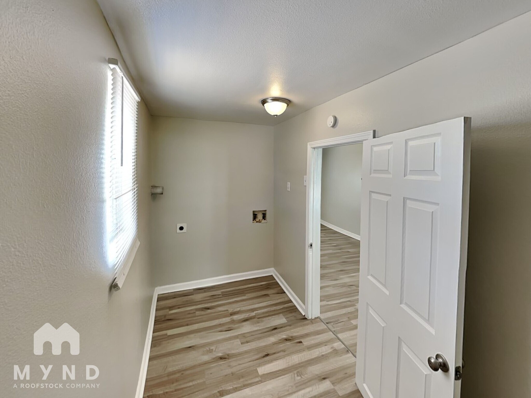 Building Photo - 1914 Roslyn St