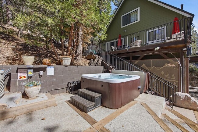 Building Photo - 528 Brentwood Dr