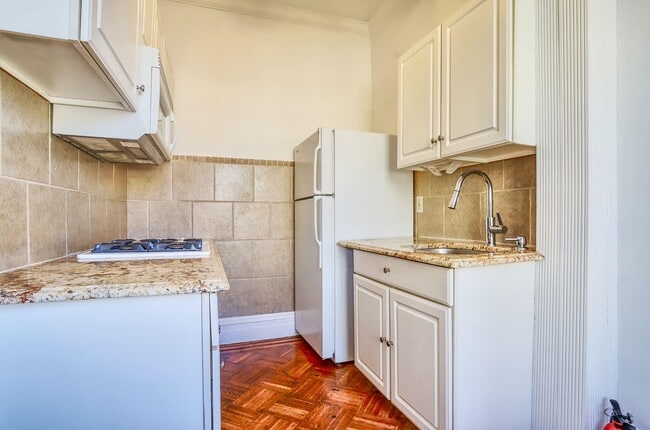 Building Photo - 207 Jewett Ave