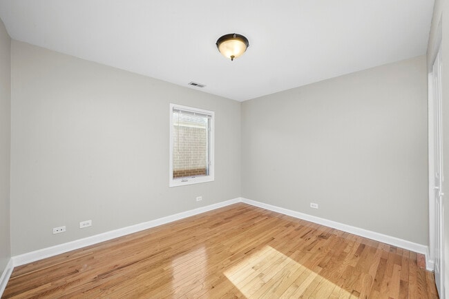 Building Photo - 3423 Ridgeland Ave