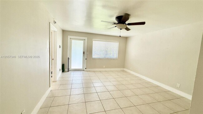 Building Photo - 320 Holloway Dr