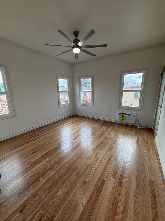 Building Photo - 1035 Meadowbrook Ave