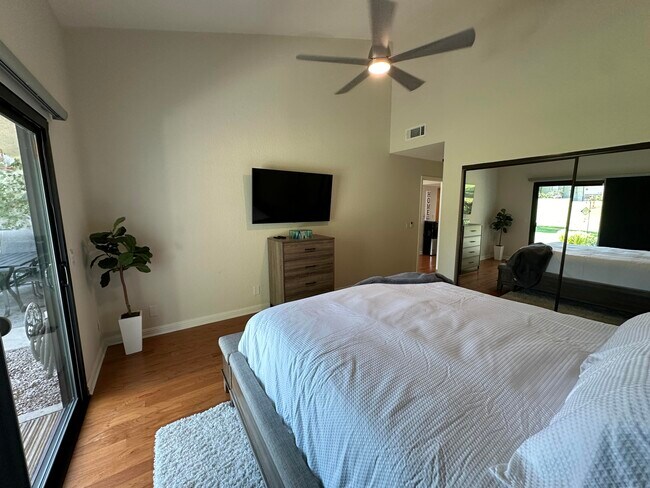 Building Photo - 166 Wimbledon Ct