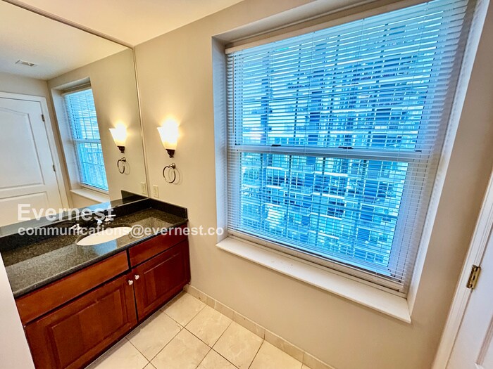 Building Photo - 195 14th St NE