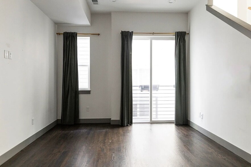 Living Room with Juliette Balcony - 3505 S Marion St