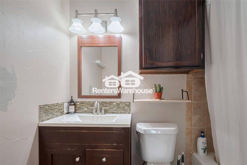 Building Photo - 182 April Point Dr N