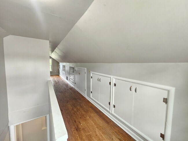 Building Photo - $1,895 - 3 Bed / 1 Bath Vintage Bungalow In North Spokane