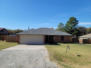Building Photo - 3 BR/2BA | Single Family Home with large lot | 2-Car Garage | Large fenced backyard