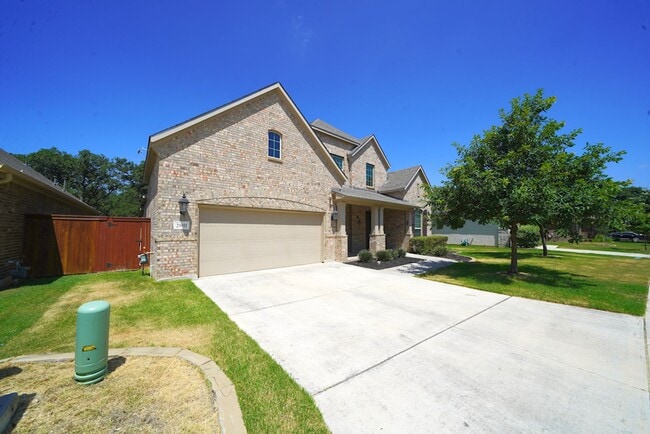 Building Photo - Executive Style Rental Now Available in Bo...