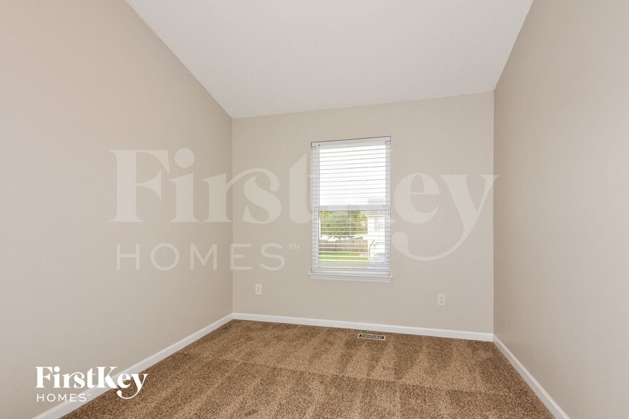 Building Photo - 2487 Waterfront Dr