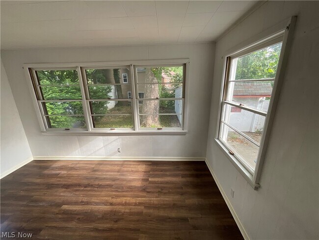 Building Photo - 3709 Woodridge Rd