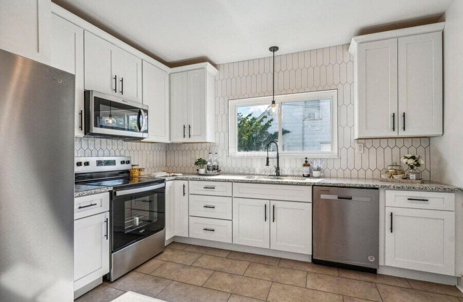 Building Photo - 4270 Broadway