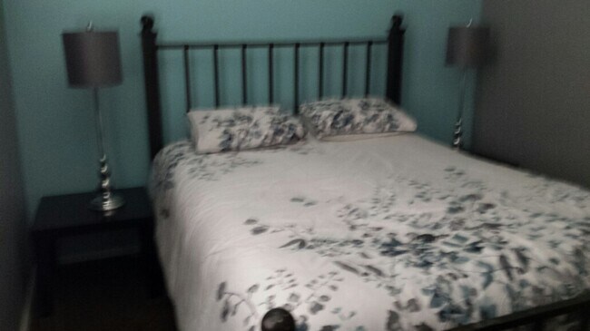 Building Photo - 2 bedroom /2 bath with a garage located in the  Popular Muirfield Village Townhomes