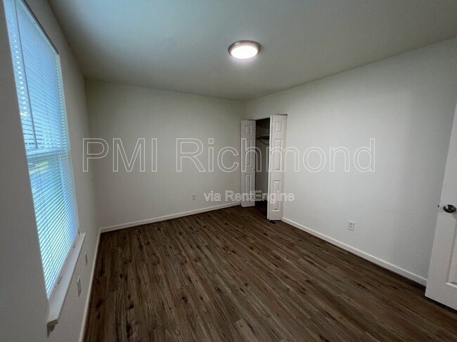 Building Photo - 1901 Beaver Rd