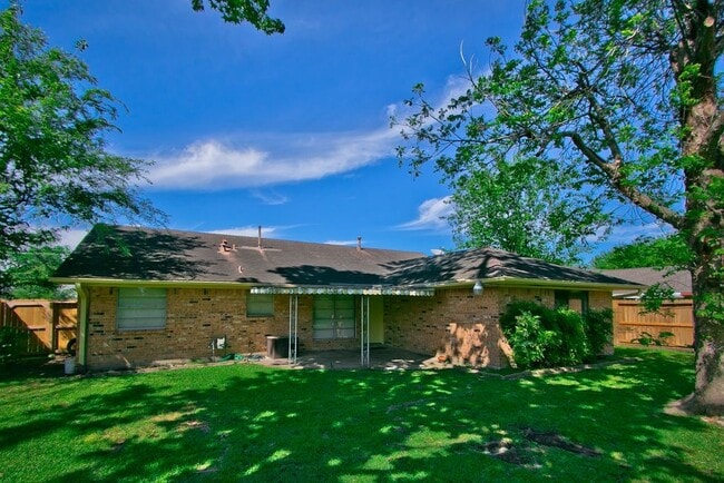 Building Photo - 8234 Misty Vale Ln