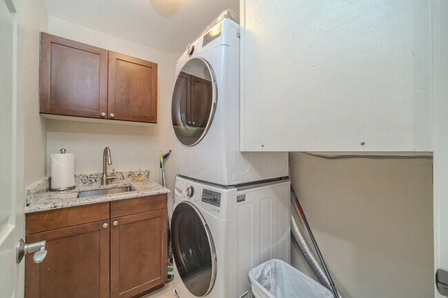 Building Photo - 3404 American Dr