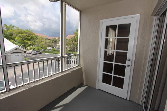 Building Photo - 2890 N Oakland Forest Dr