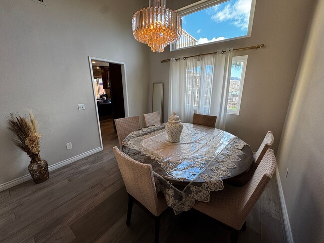 Building Photo - 4 Bedroom in Spring Valley