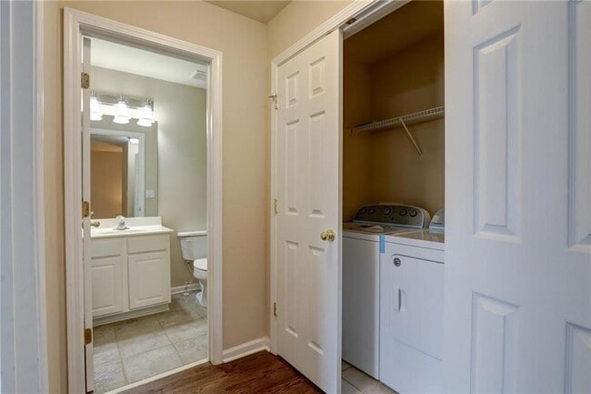 Building Photo - 11030 Brunson Dr