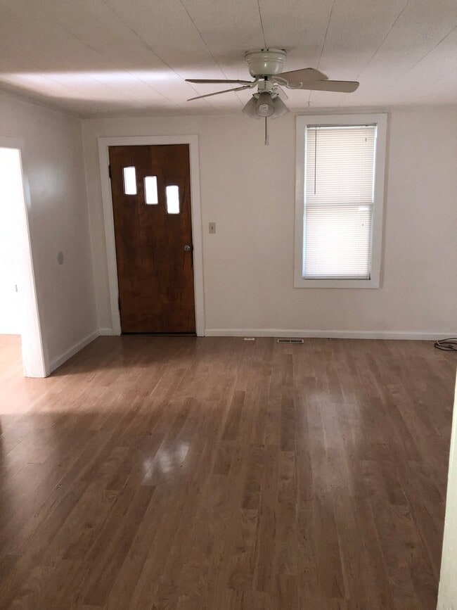 Building Photo - Three bedroom house in Godfrey