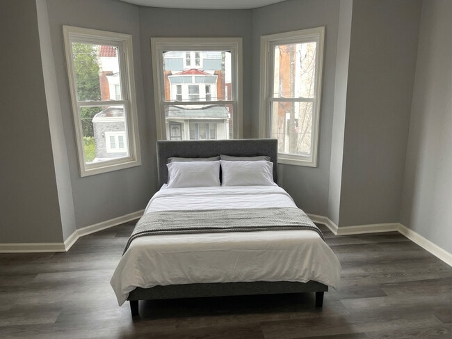 Building Photo - 206 N 60th St