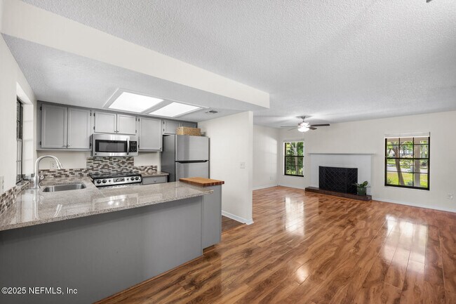 Building Photo - 97 Granada Ct