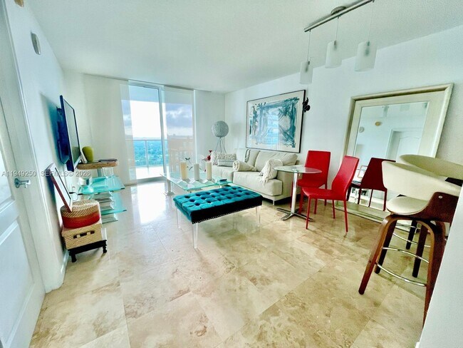 Building Photo - 2101 Brickell Ave