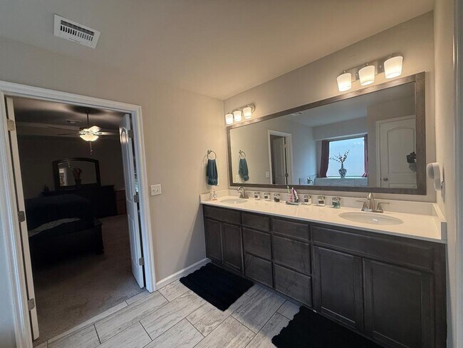 Building Photo - 7712 Windstone Dr