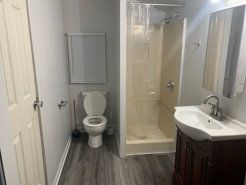 Bathroom - 1523 N Alleghaney Ave