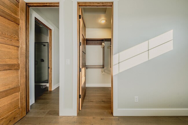 Building Photo - 205 Stoner Loop