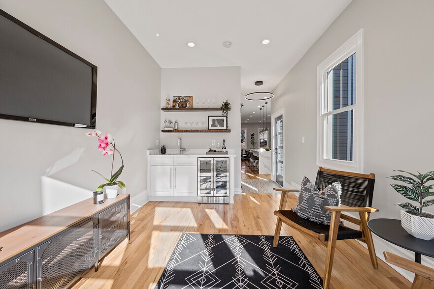 Building Photo - 1027 Vinial St