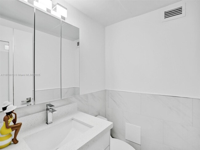 Building Photo - 2501 S Ocean Dr
