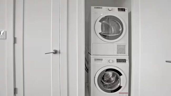 Building Photo - 2007 Vermont Ave NW